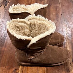BearPaw Chestnut Suede Ankle Boots